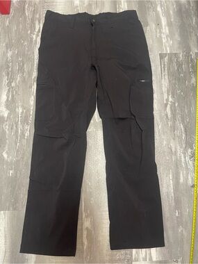 Men's Black Tilley Cargo Pants with Functional Pockets